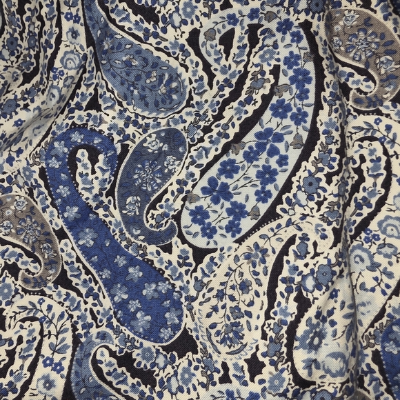 Lands' End Women's Blue Paisley Button Down Shirt - Picture 2 of 3